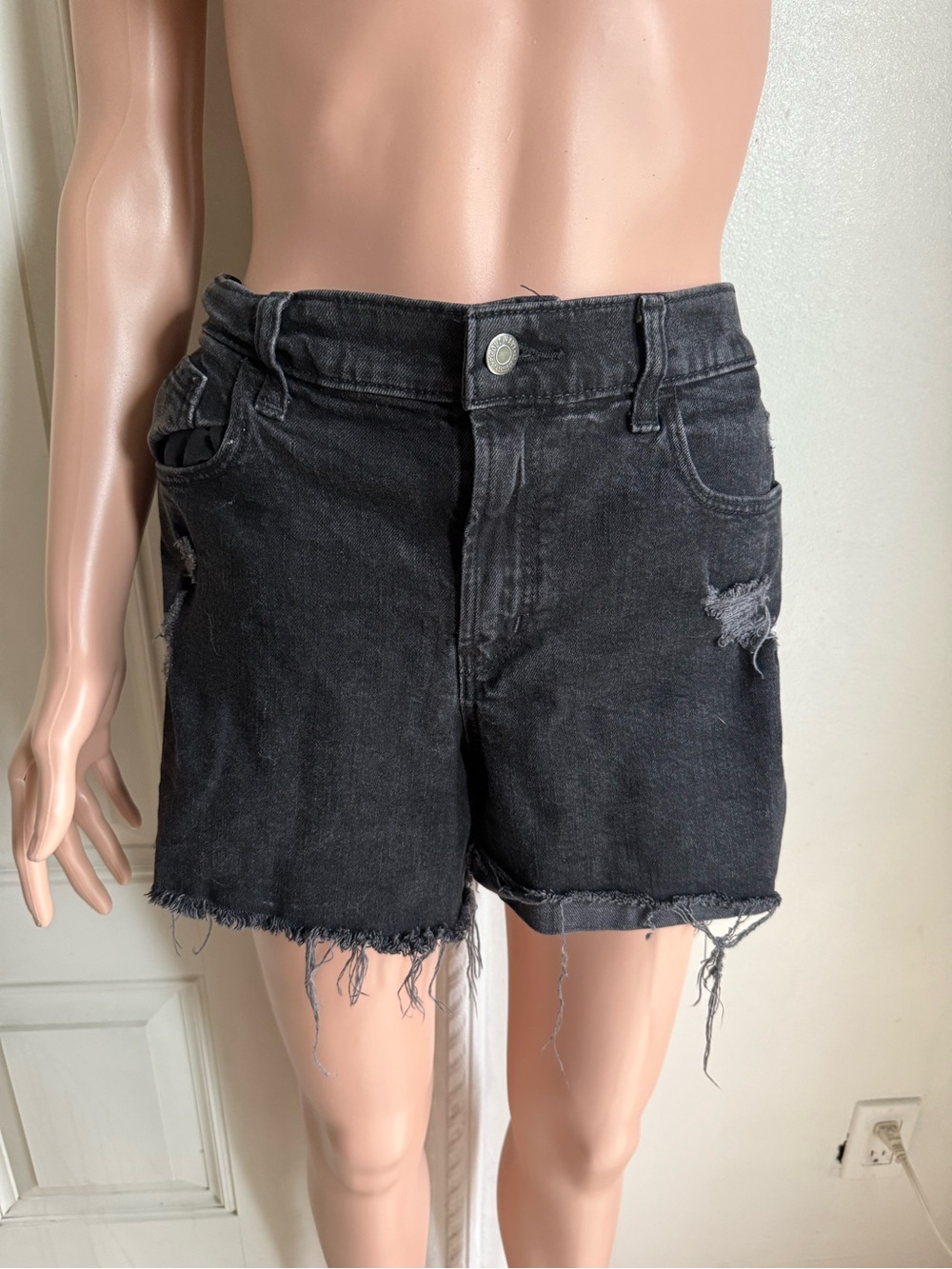 Women’s Old Navy boyfriend shorts mid rise  Distressed Denim size 12 (L)